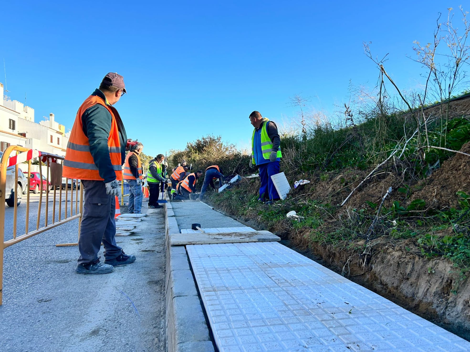 EN MARCHA OBRAS DE MEJORA DEL ACERADO DE LA AVENIDA AL-ÁNDALUS ...